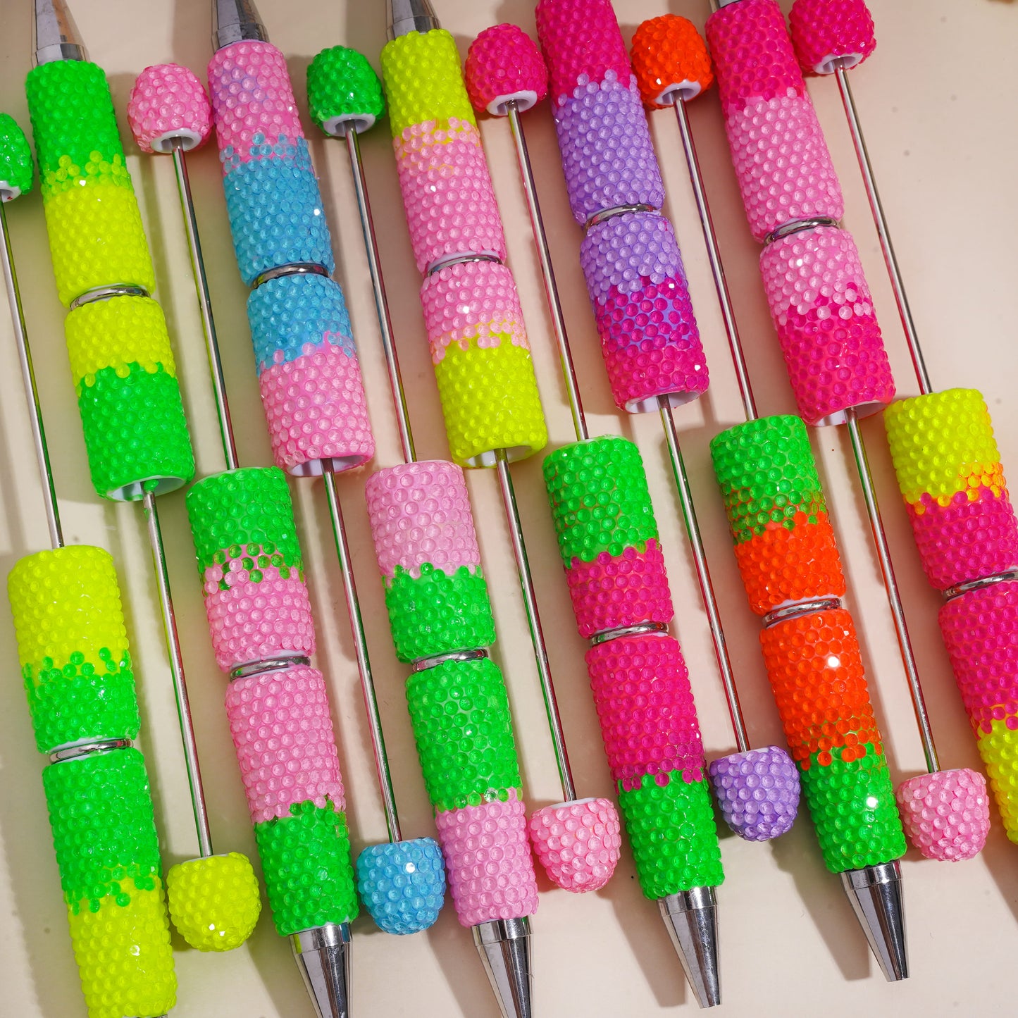 Beadable Clay Pens with Three-Layer Colored Rhinestones Covered the Entire Pens, Fluorescence
