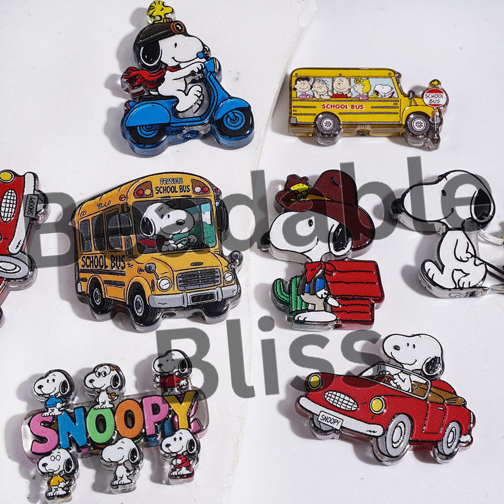 Acrylic Beads Beagle Dog Characters in Diverse Style, Semi-Clear, Random Mix