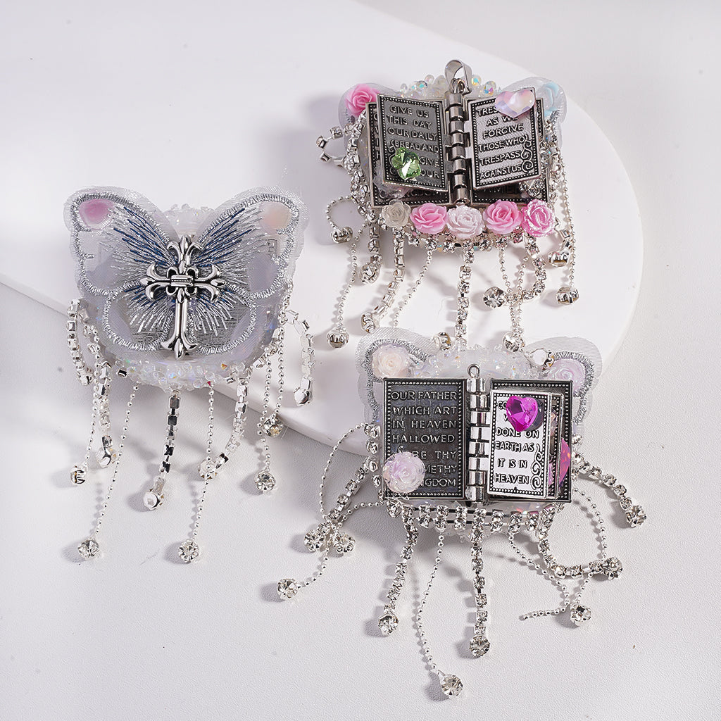 繊細なファンシーガンブラック合金ブック、透明ラインストーンチェーン付き、大きな三日月、砂糖で覆われた絶妙な生地の蝶、ミニかわいい花、ハート、星、ダイヤモンドビーズ、約59×45MM、ランダムミックス