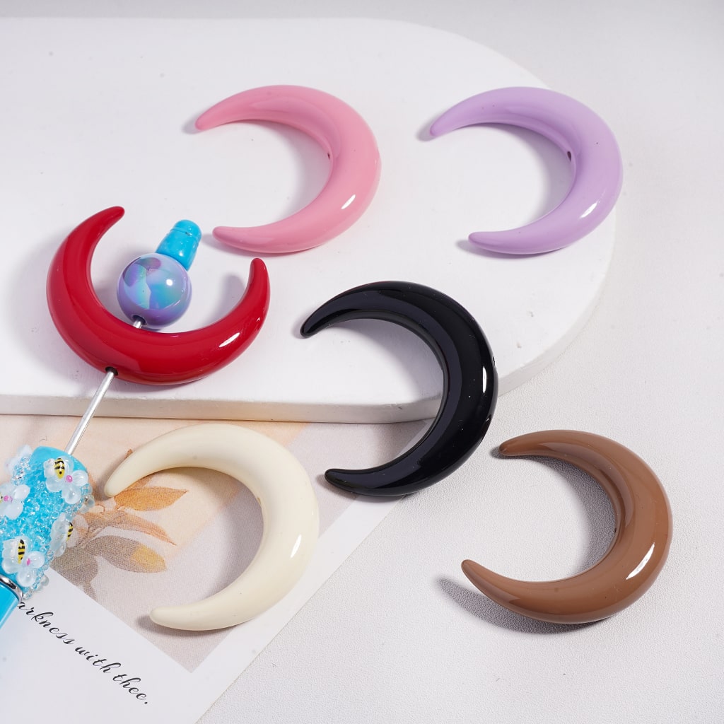 ムーン クレセント アクリル ビーズ、ランダム ミックス カラー、37mm x 46mm、YY