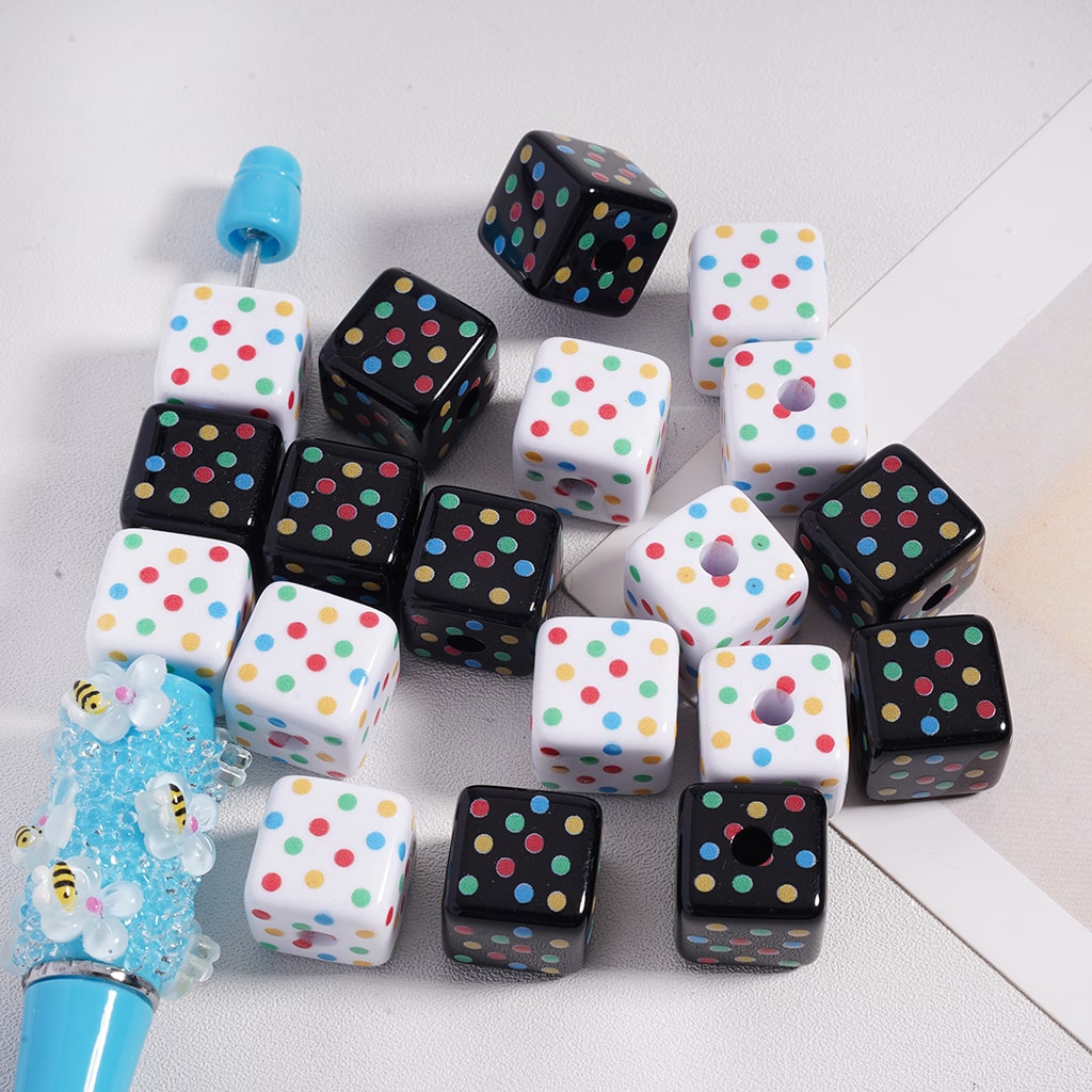 ホワイト＆ブラックスクエアキューブアクリルビーズ、カラフルなスポット付き、14mm、SB