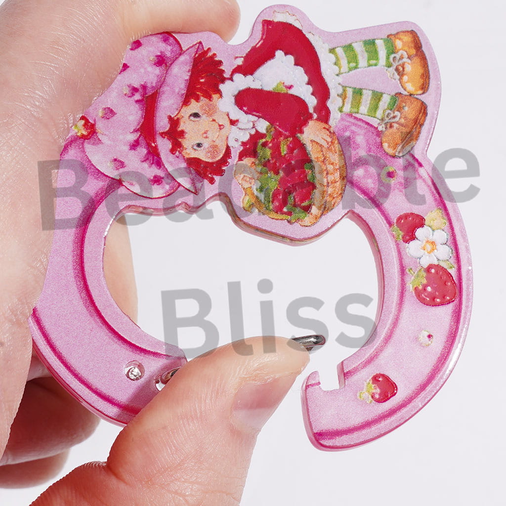 Acrylic Carabiner Clip in Irregular Shape Design, Cute Keychain Hook for Bag & Luggage Tag, Berry Girl Characters Series Key Holder Accessories, Random Mix
