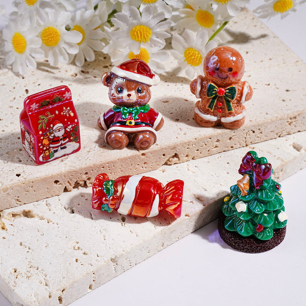 UV-Coated Acrylic Beads Christmas with Snowman Gingerbread Man Christmas Tree Bear Reindeer Candy Crystal Ball, Random Mix