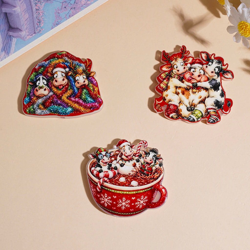 Christmas Theme Highland Cow and Dairy Cow Series Acrylic Beads, Random Mix