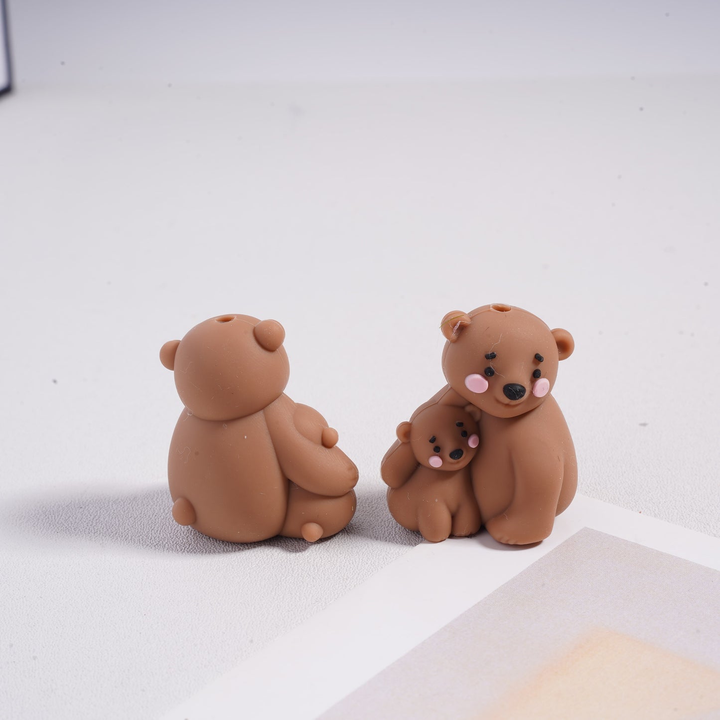 Silicone Focal Beads 3D Mom and Baby Polar Bear Nestle Together, Multi-Color