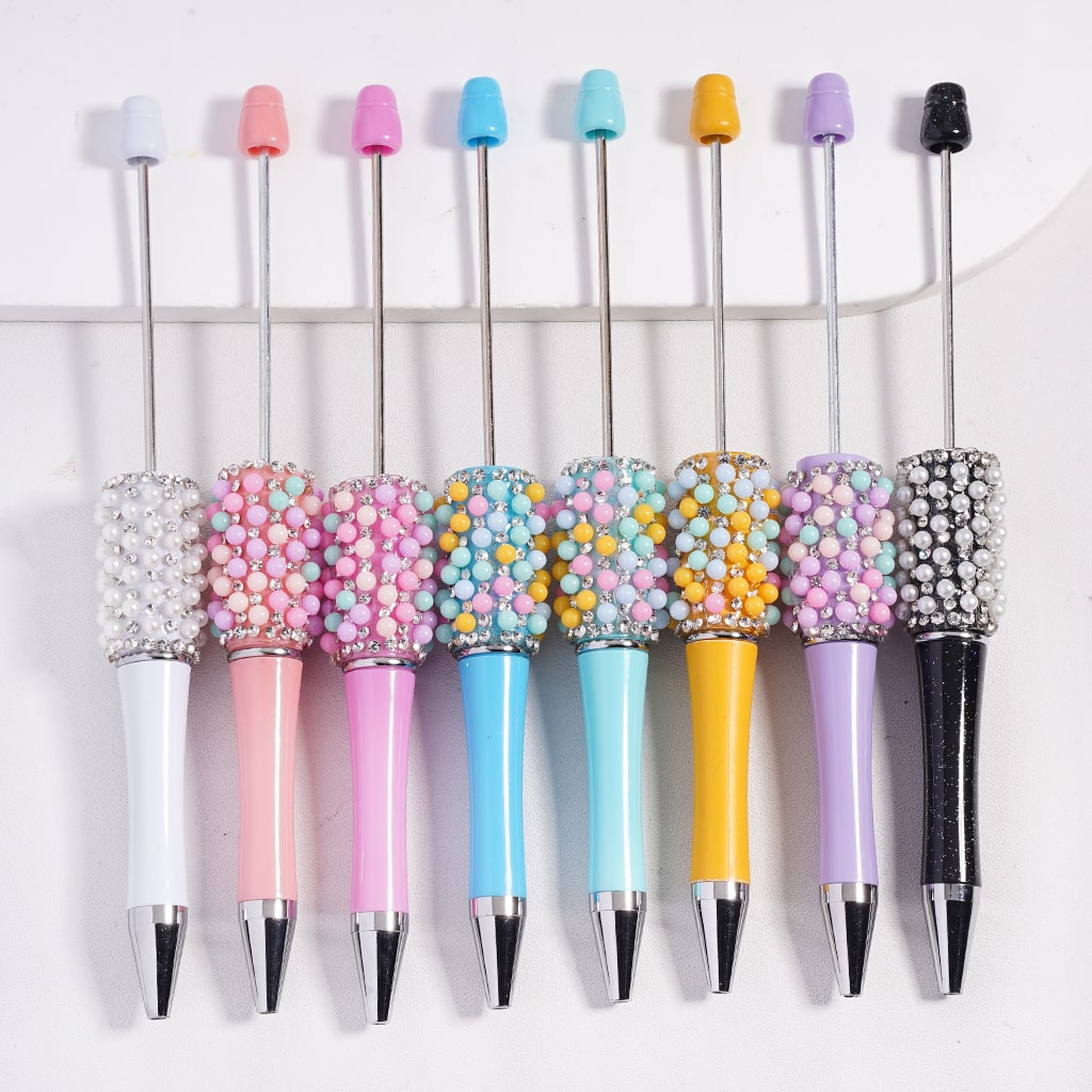 透明なラインストーンと白とカラフルなパールが入った単色のビーズペン