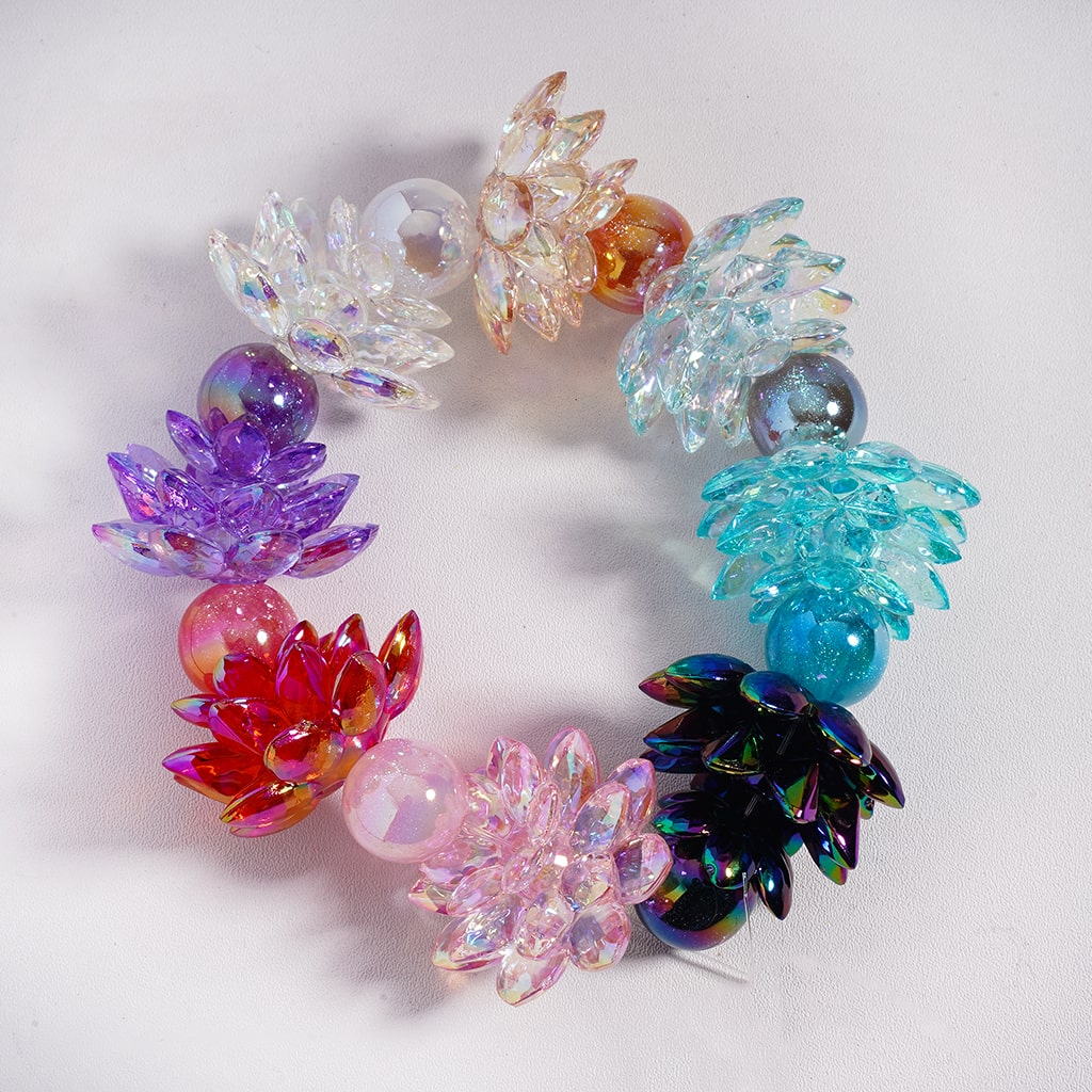 キラキラ輝く半透明のカラフルな蓮の花のアクリルビーズ、約23MM-37MM 