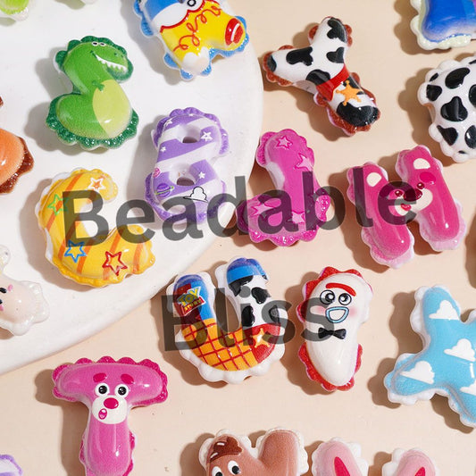 Acrylic Beads Alphabet All Letter with Toy Adventure Character, Multi-Color Random Mix (The Hole is Horizontal, Not Vertical)