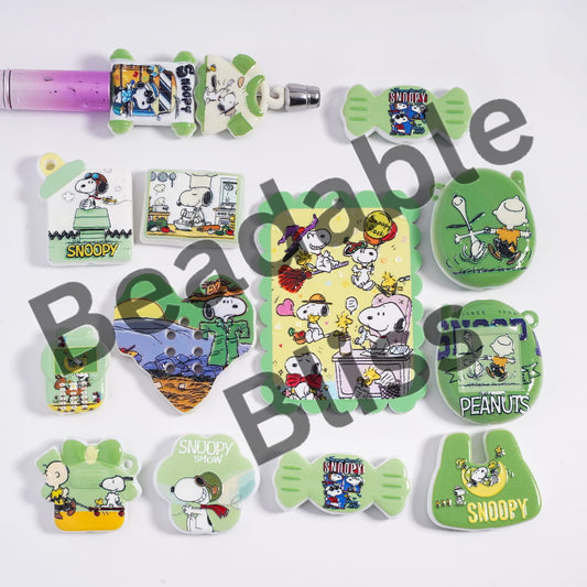 Acrylic Beads Pendant with Beagle Dog in Various Designs, Green Series, Random Mix