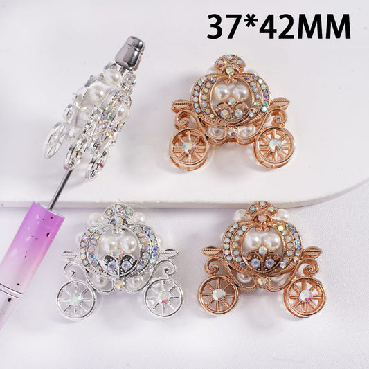 Decorative carriages with pearls and crystals on a white background, size 37*42MM.