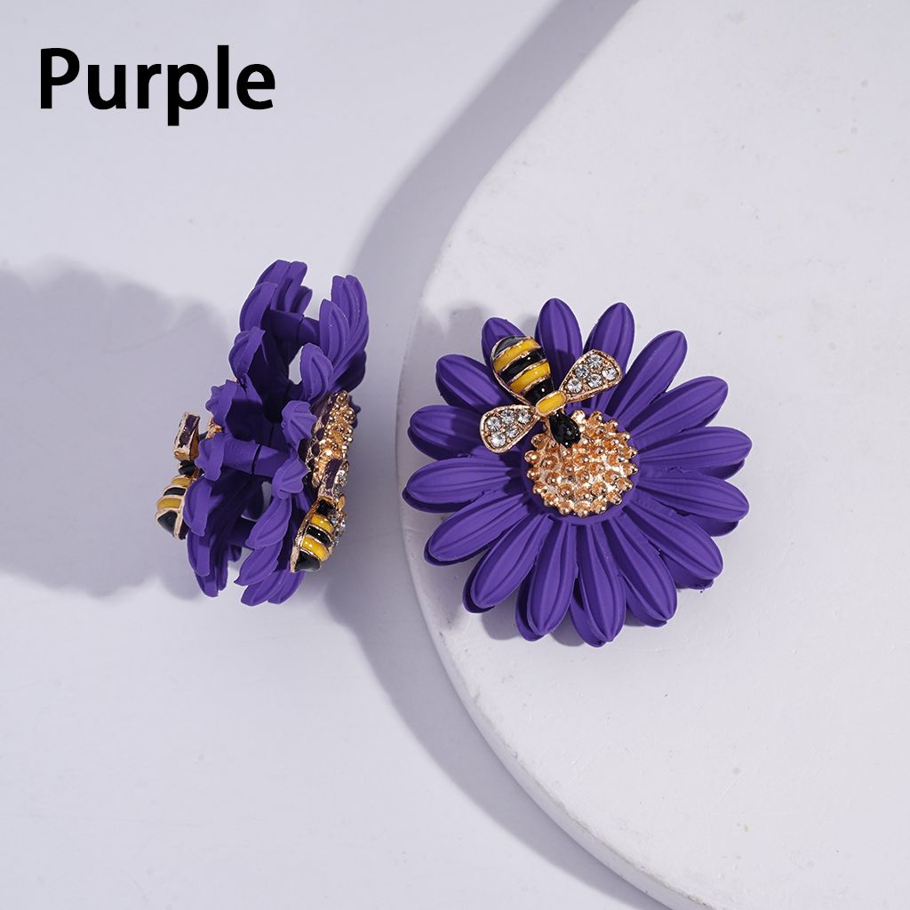 Alloy Beads with Sparkling Bee-Kissed Daisy Flower, 37*37MM, Multi-Color