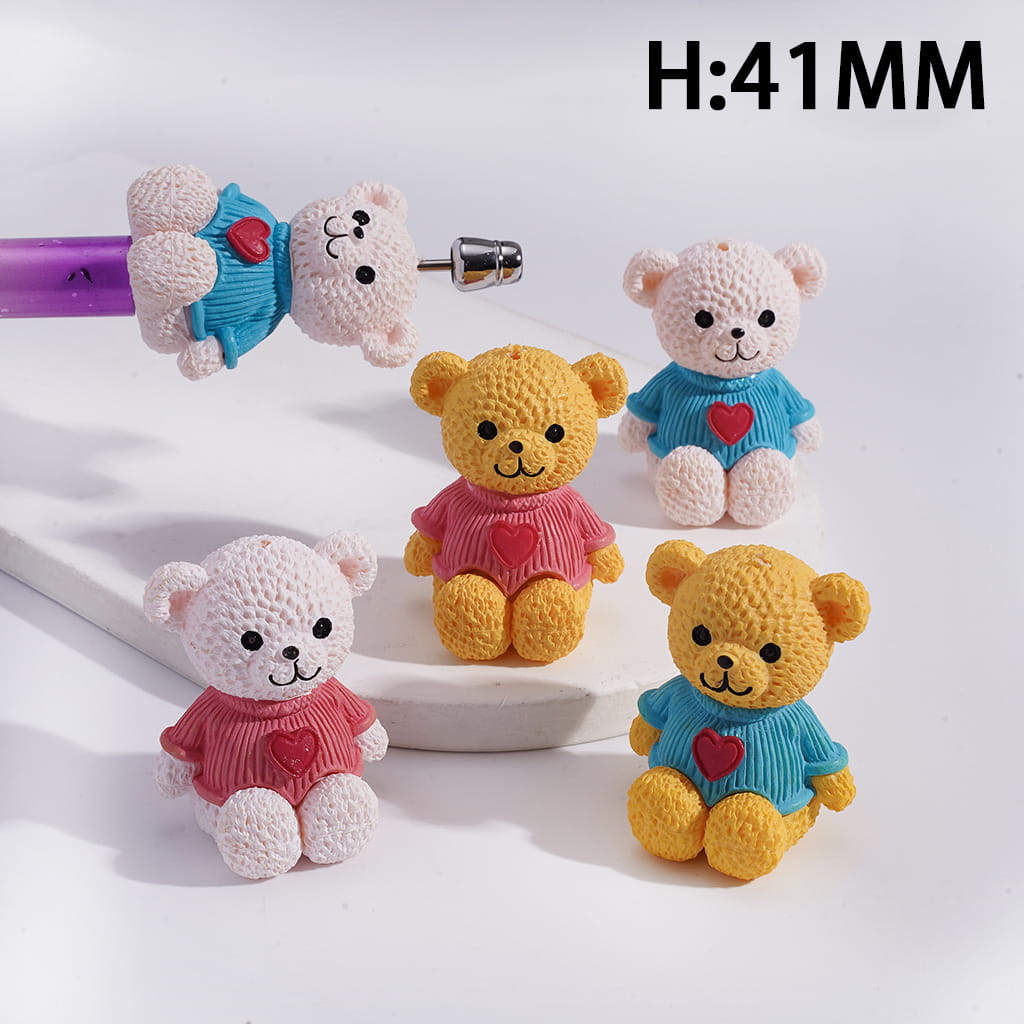Acrylic Beads Smiling Bear Wearing Sweater with Red Heart and Sitting Gesture, Height 41MM, Random Mix