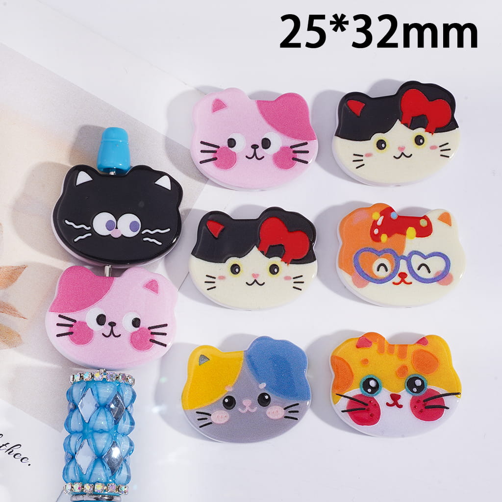 Set of colorful cat-shaped keychains on a white background with dimensions 25*32mm.