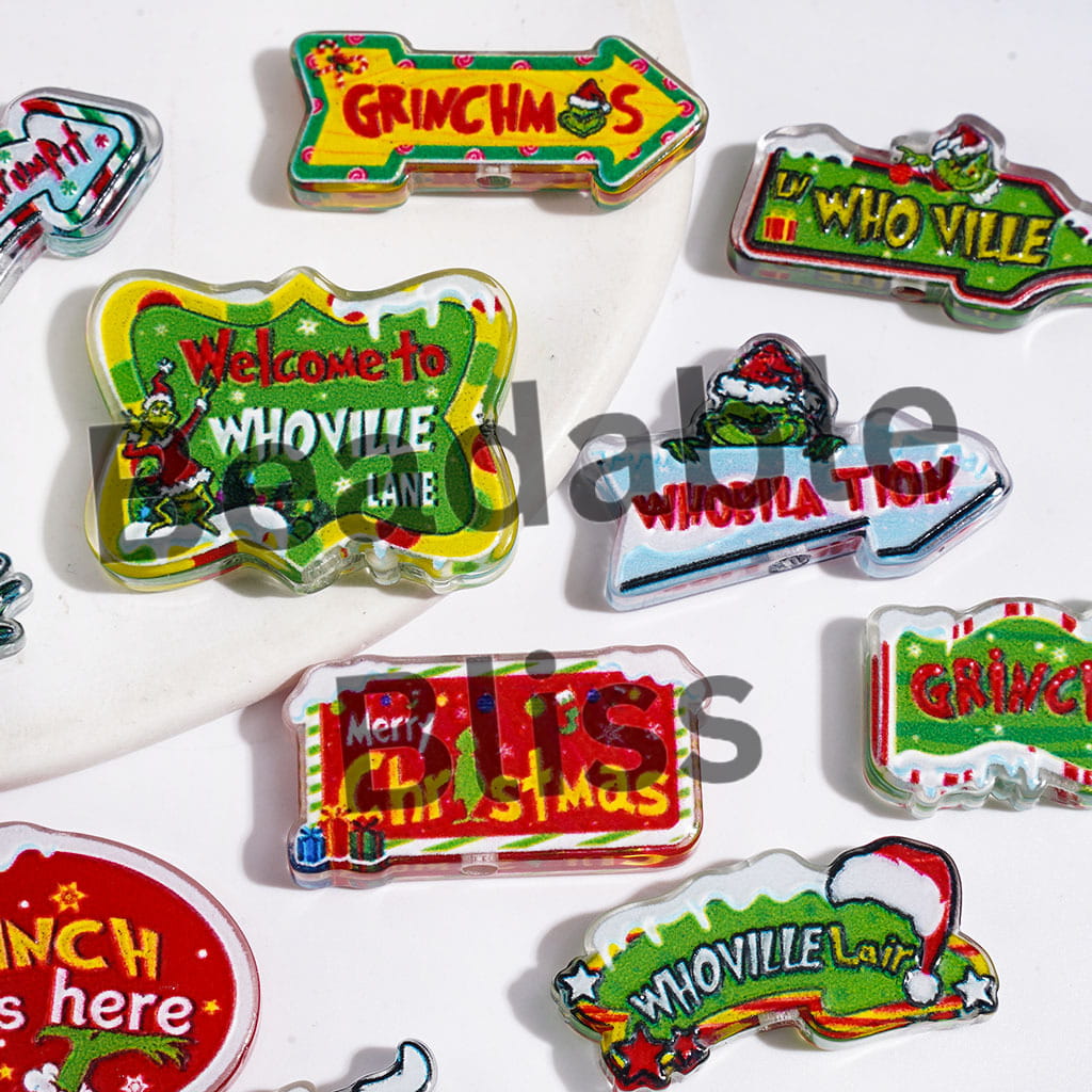 Acrylic Beads with Christmas Green Character Slogans and Street Sign, Semi-Clear, Random Mix