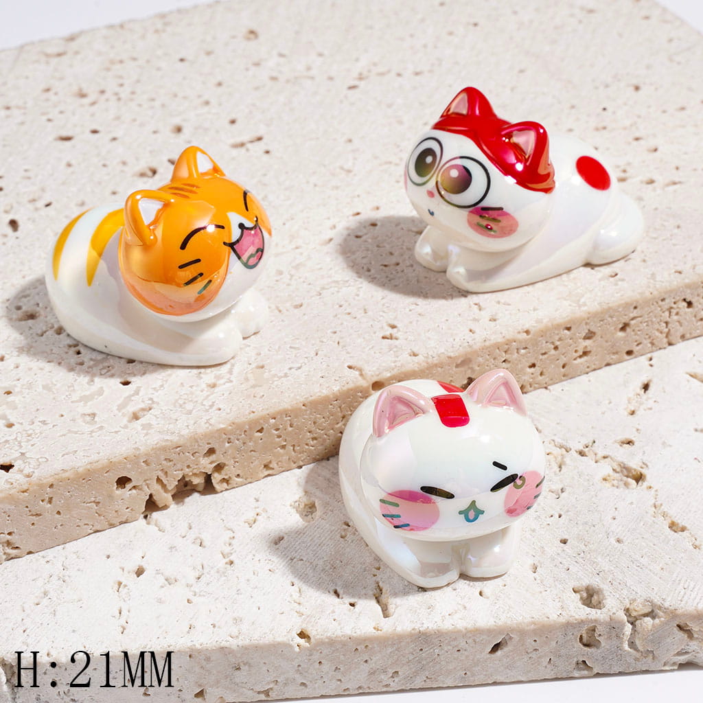 UV-Coated Acrylic Beads Cute Cat in Prone Position, Height 21MM Random Mix