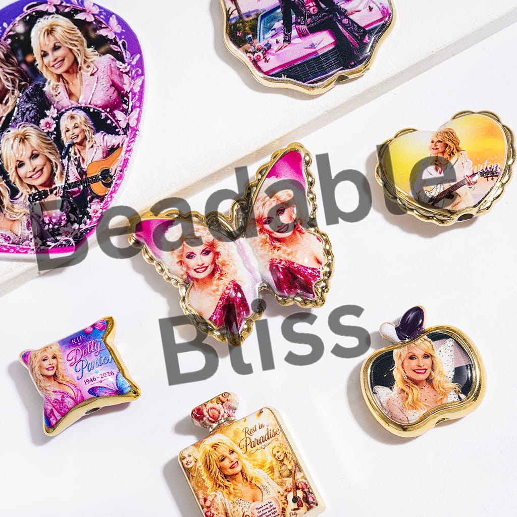 Acrylic Beads and Pendants American Countryside Singer Character, Gold Edge Style, Random Mix