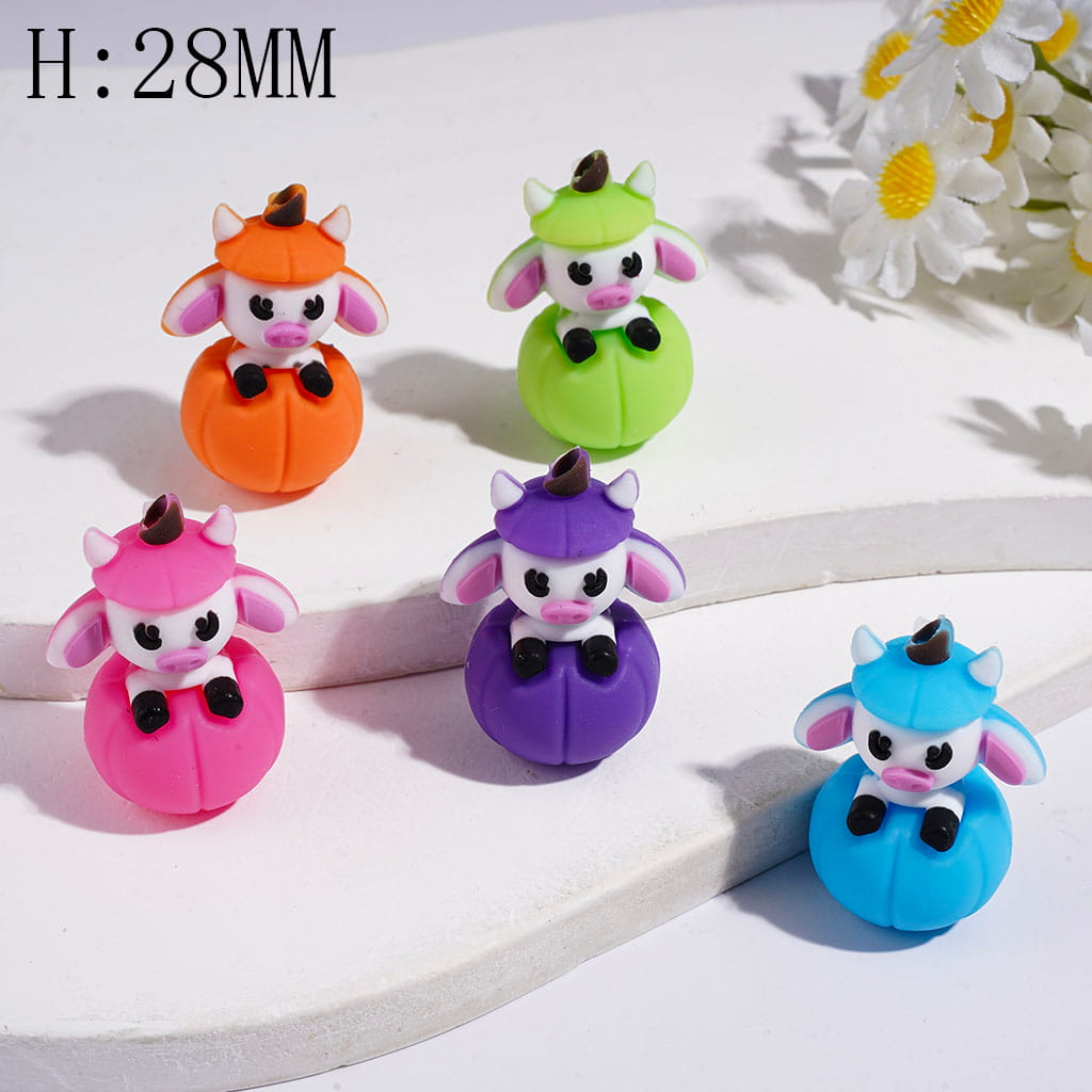 Silicone Focal Beads 3D Cow Wearing Hat and Sitting on Pumpkin, Height 28MM Multi-Color