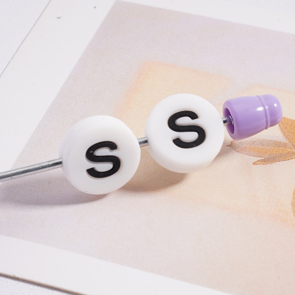 Silicone Beads Round Flat English Letters Prints 15MM (The Hole is Horizontal, not Vertical)