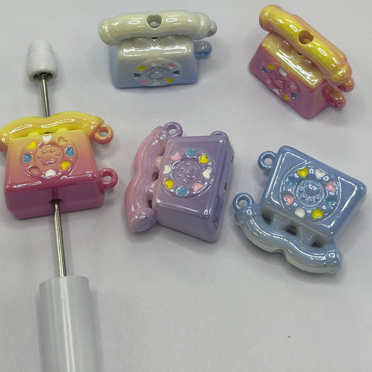 かわいい固定電話の古いスタイル ヴィンテージ アンティーク レトロ チャーム アクリル ビーズ マルチカラー 25*29mm ランダム ミックス