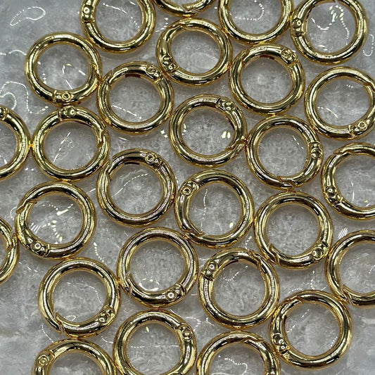 留め金 耐久性のあるキーチェーン クロージャー ラウンド キーリング ロック ゴールドカラー アクリルビーズ 20mm
