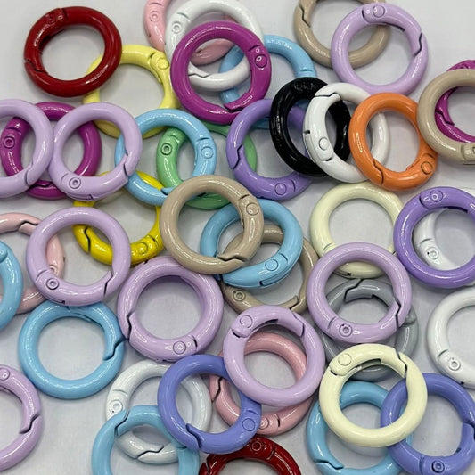 留め金 耐久性のあるキーチェーン クロージャー ラウンド キーリング ロック 20mm アクリルビーズ カラフル ランダムミックス