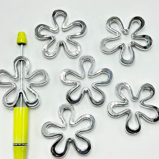 5枚の花びらの花アンティークシルバー中空花アクリルビーズ44mm