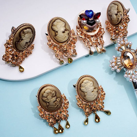 Delicate Fancy Rose Gold Alloy Portrait of The Queen with Colorful Rhinestones Pendants White Pearls Round Clay Beads, Around 55*33MM