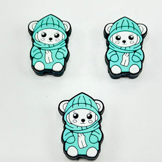 ティール色のフード付きコートを着た小さなかわいい白クマのシリコン製フォーカルビーズ