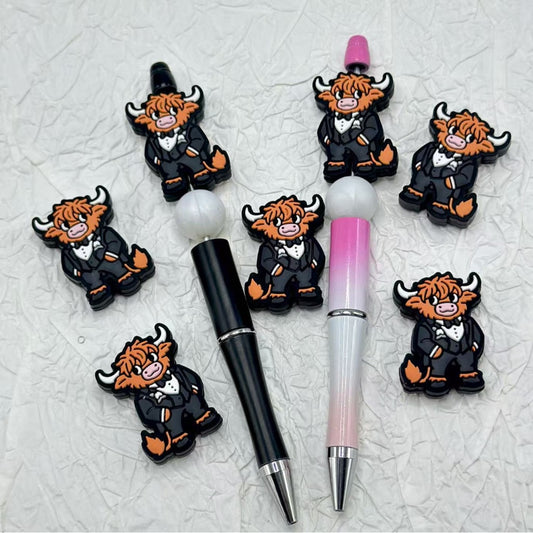 黒いスーツとタキシードを着たハンサムでかわいい牛のシリコン製フォーカルビーズ