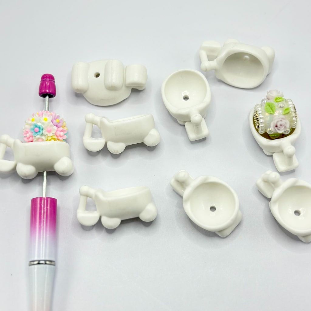 かわいいホワイトショベルカーバスタブアクリルビーズ、37×19MM