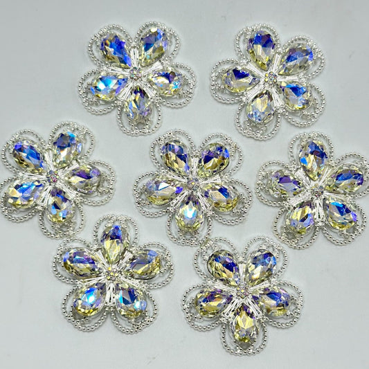 キラキラ輝くシルバー合金の5枚の花びらの花と大きなラインストーンのアクセサリー、43MM