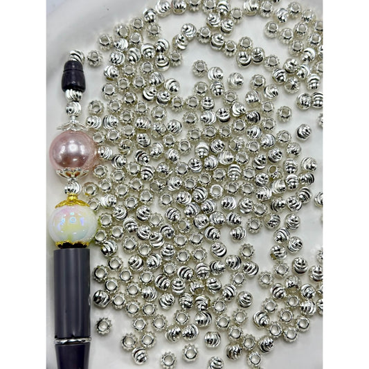 小さなシルバー合金メタルラウンドビーズ、曲がった彫刻ストライプ付き、6MM