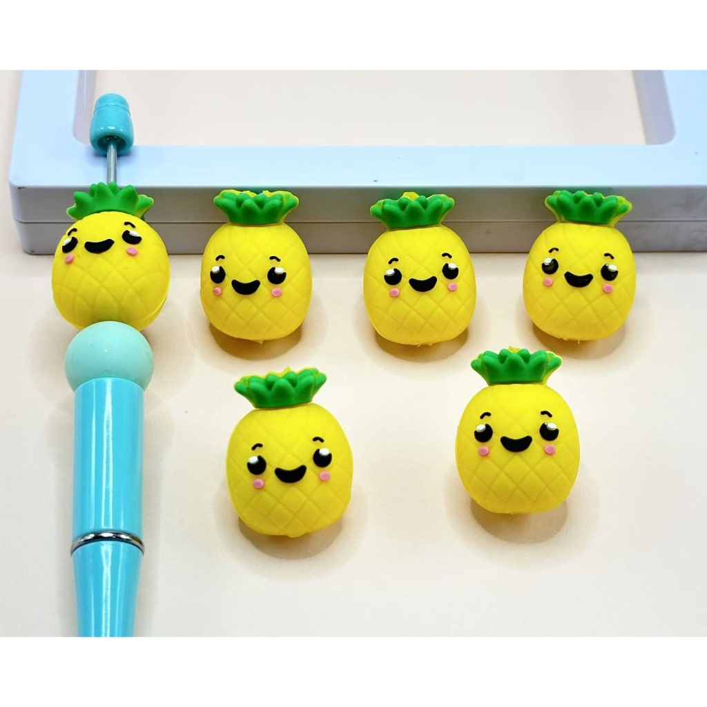3Dミニキュートイエロースマイルフェイスパイナップルフルーツシリコンフォーカルビーズ