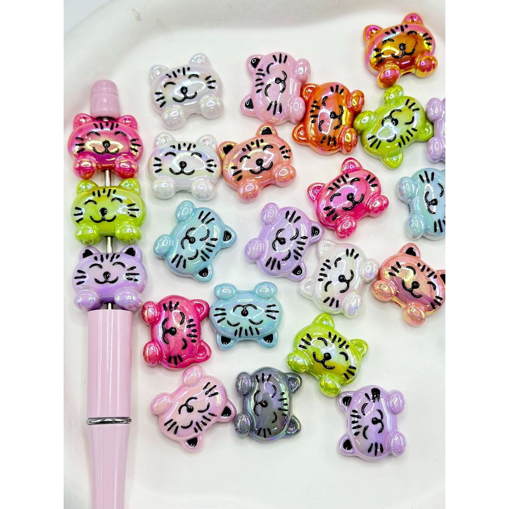UVコーティング かわいい猫の頭のアクリルビーズ 単色 ランダムミックス 20MM x 18MM